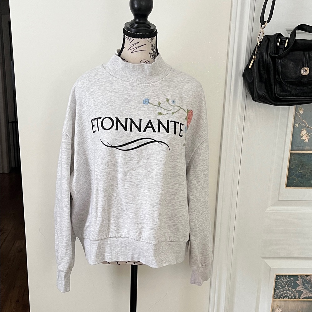 🍎H&M Gray Sweatshirt with Floral Accents - Picture 1 of 9